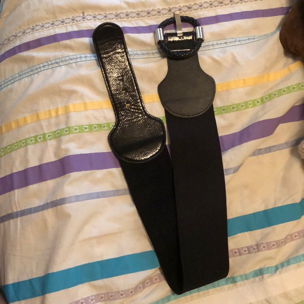 Wide elastic belt